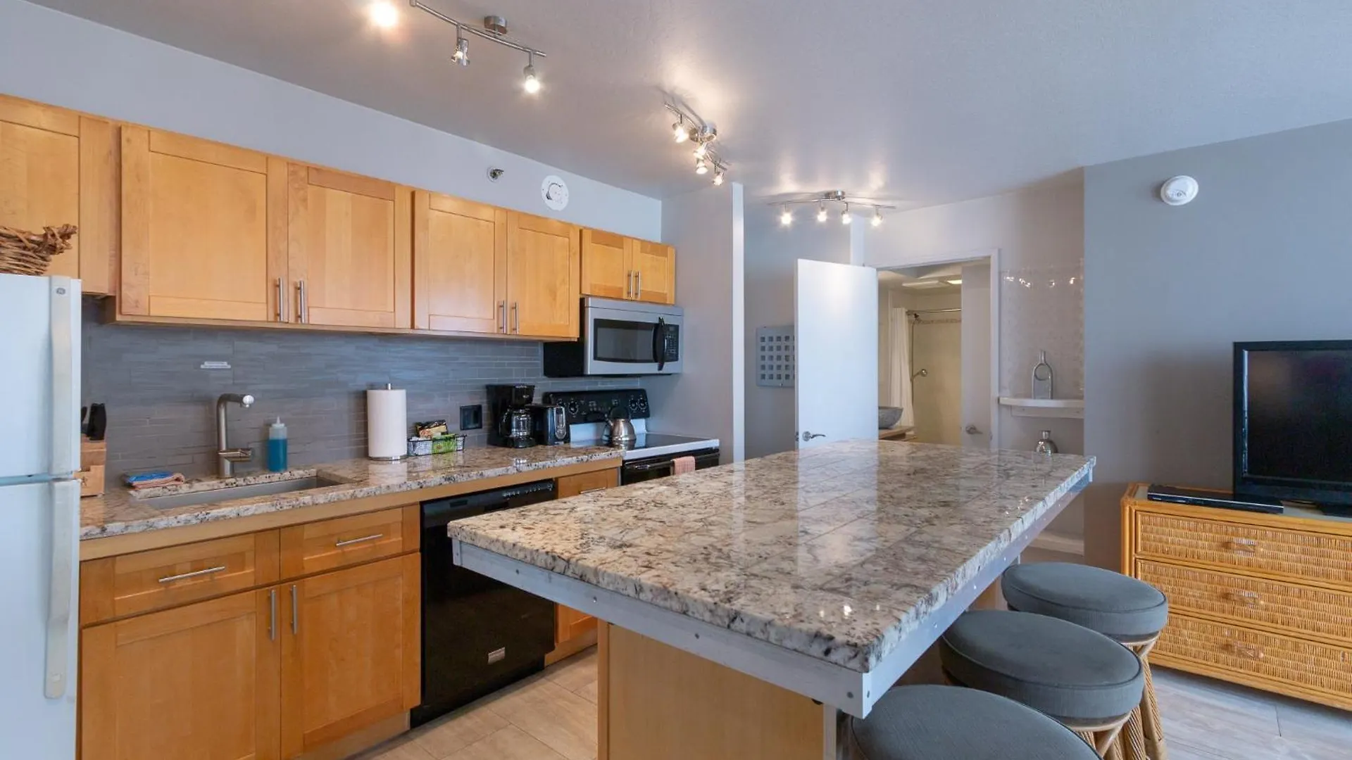 شقة High Level Waikiki Condo - Enjoy Ocean Views From Your Private Lanai! Condo هونولولو